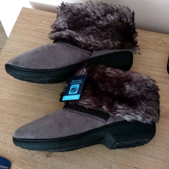 Isotoner furry Slippers